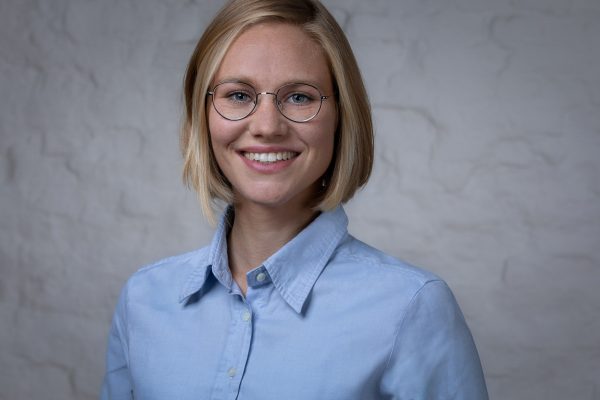 Bewerbungsbild im Fotostudio nonverbal