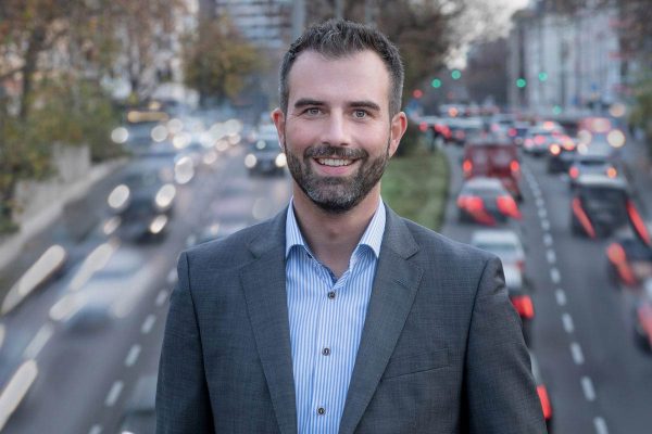 Outdoor Businessportrait in Koeln nonverbal