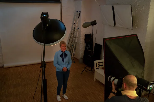 Making-of im Fotostudio Köln – Businessportrait-Shooting für die Werbekampagne des Nahverkehr Rheinland, fotografiert von nonverbal | businessfotografie.