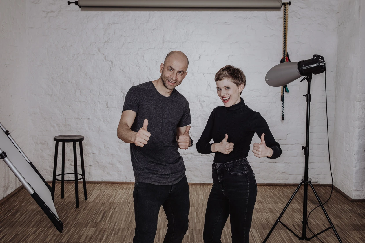 Studiofotografie Workshop in Köln mit Fotograf, Model und Studioblitz im nonverbal Fotostudio.